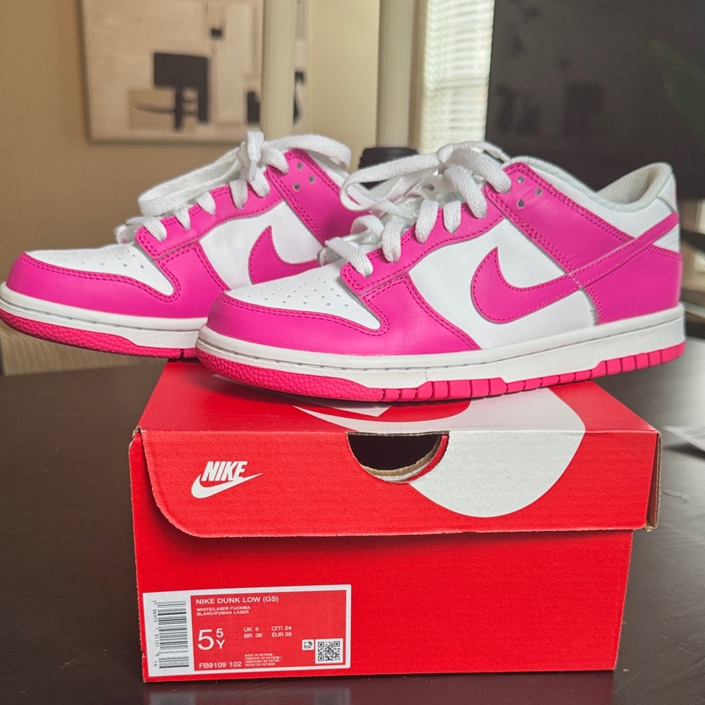 NIKE DUNK LOW GRADE SCHOOL Like New!!!